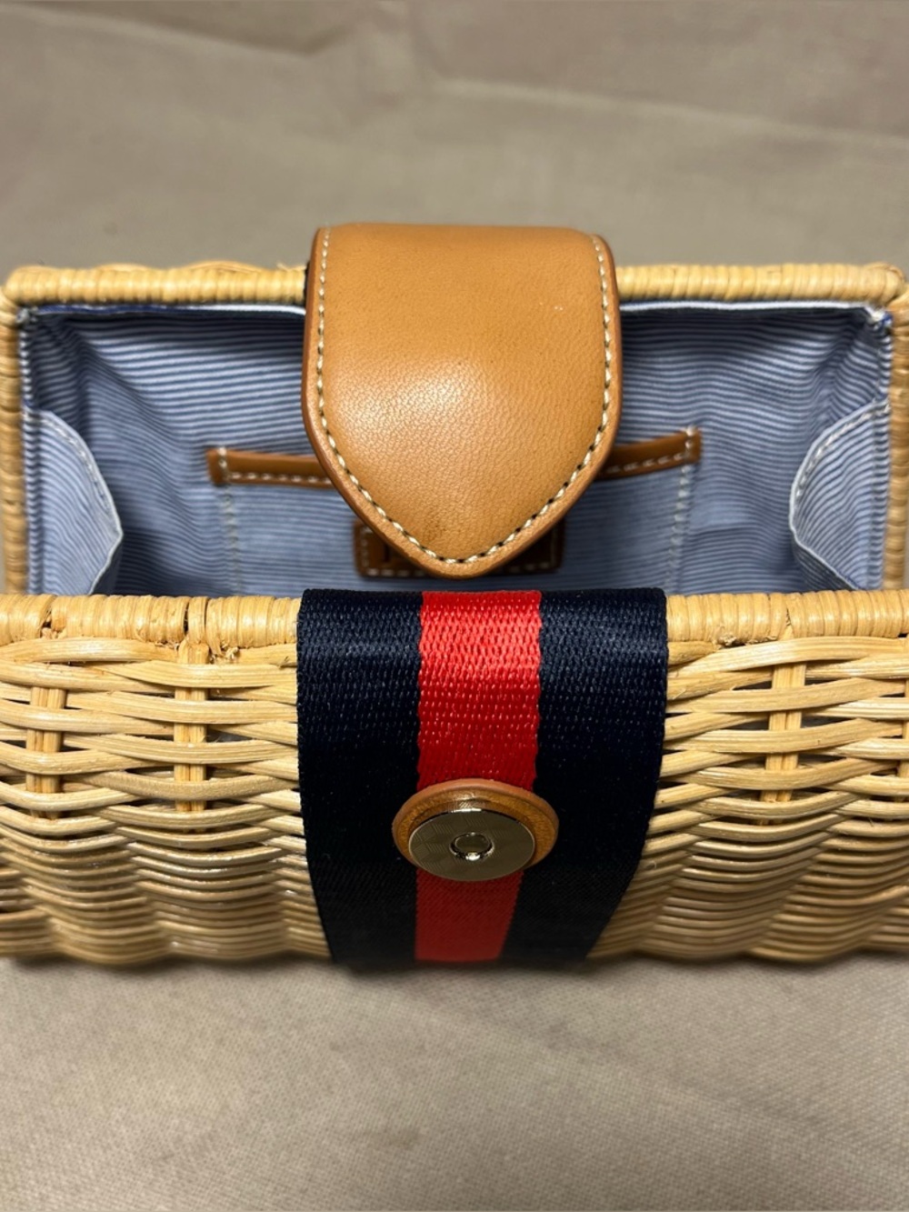 NWOT J. McLaughlin Women’s Olivia Natural Navy Red Stripe Wicker Woven Clutch - Picture 9 of 11